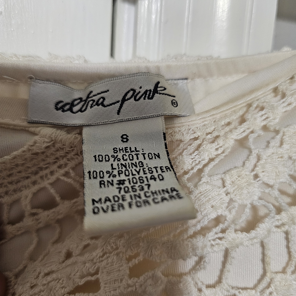 Ultra Pink Strapless Cream Lace Dress - Picture 4 of 4